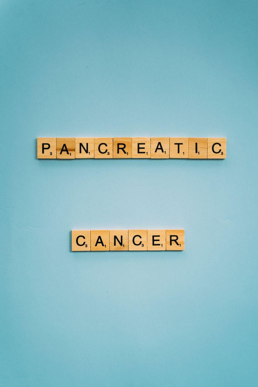 Infographic titled 6 Early Warning Signs of Pancreatic Cancer highlighting key symptoms to monitor for early detection.