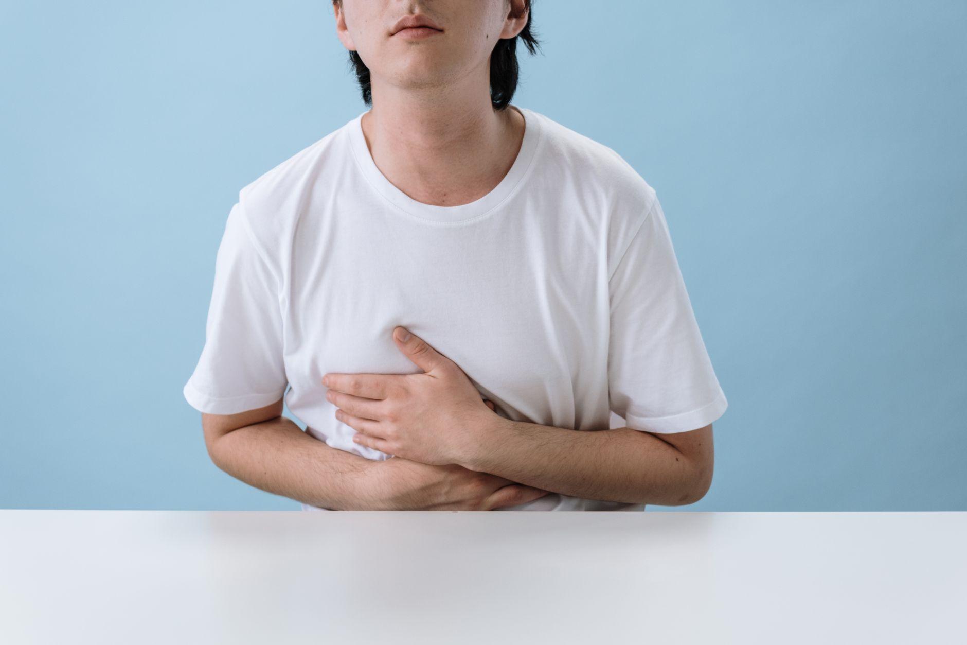 An illustration highlighting common signs of liver disease, such as fatigue and skin changes, on a medical infographic.