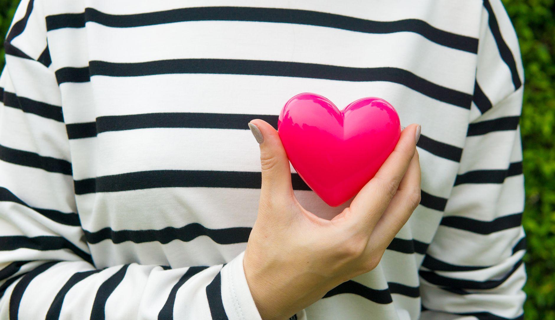 Close-up of fingernails being examined to identify signs related to heart health.